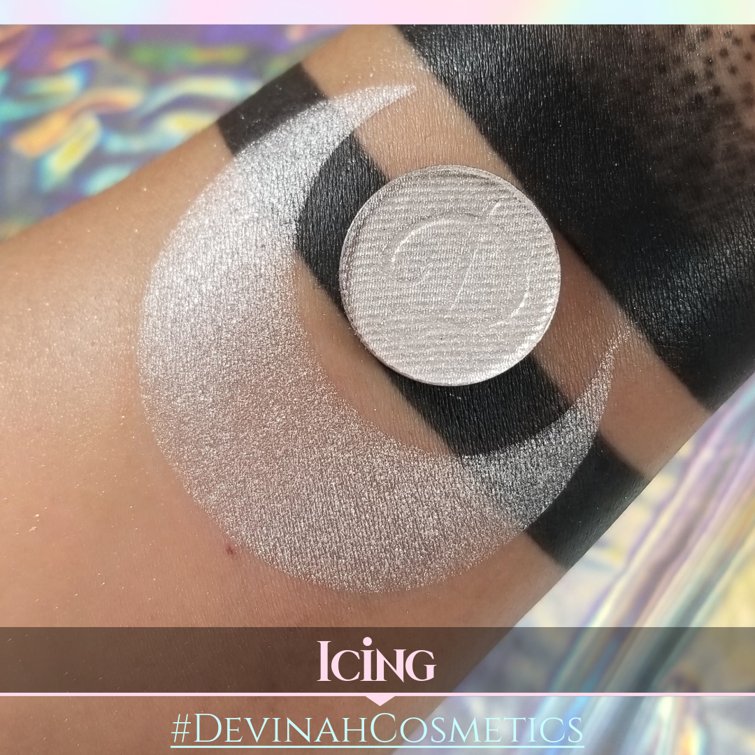 Shimmer shadow, white, icing, sugar, reflective eye shadow