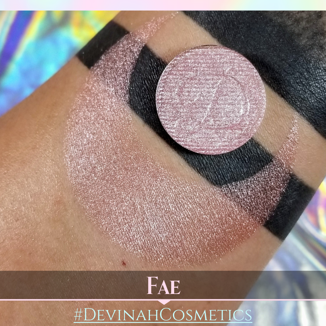 Illuminating neutral shimmer eyeshadow