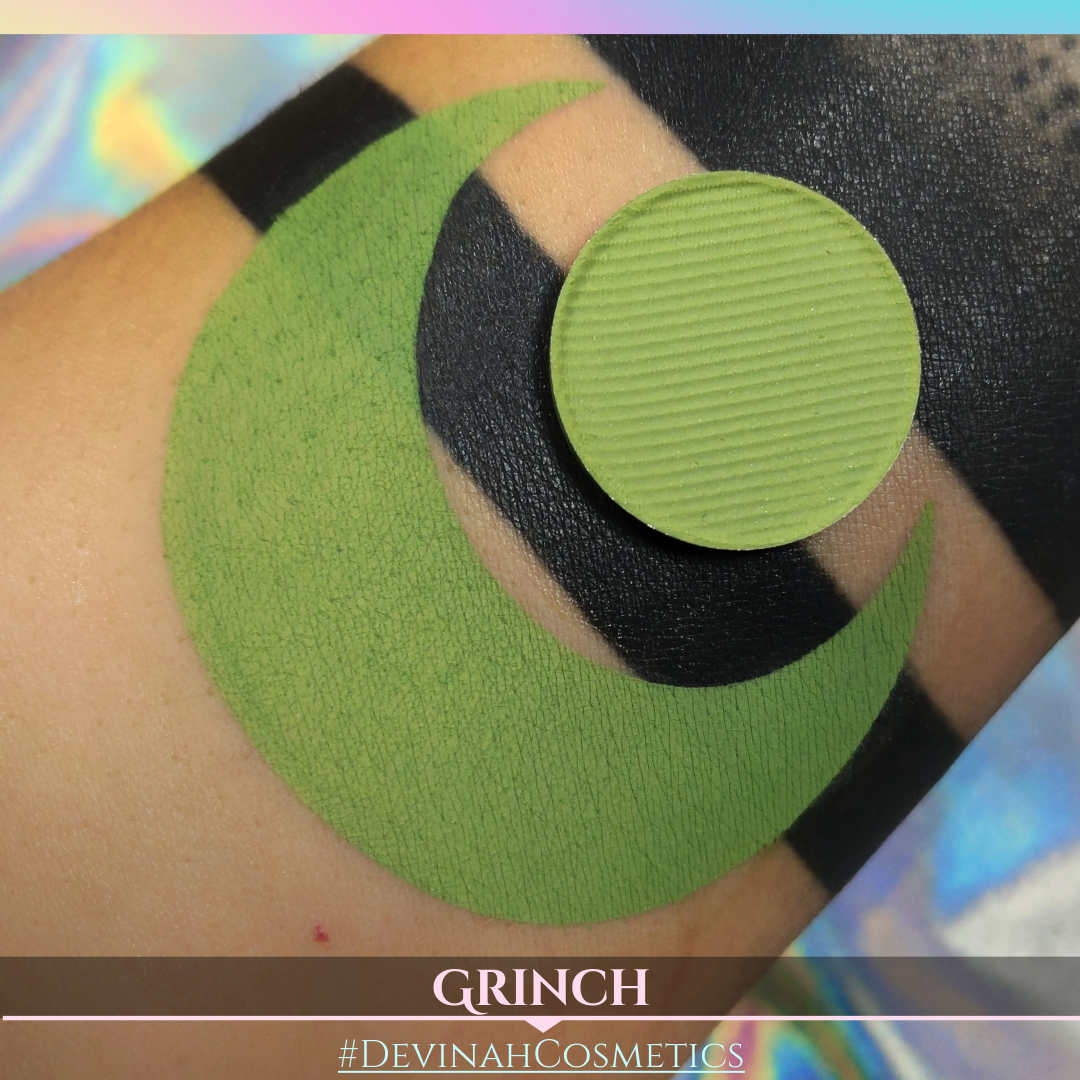 True grass green matte eyeshadow