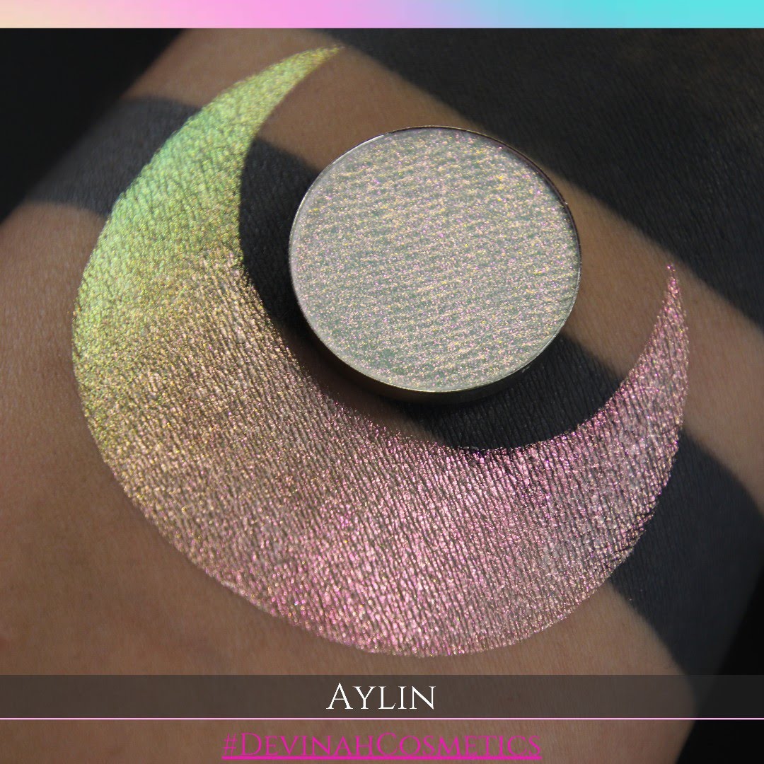 Aylin eyeshadow with reddish pink to goldish yellow to green multichrome 
