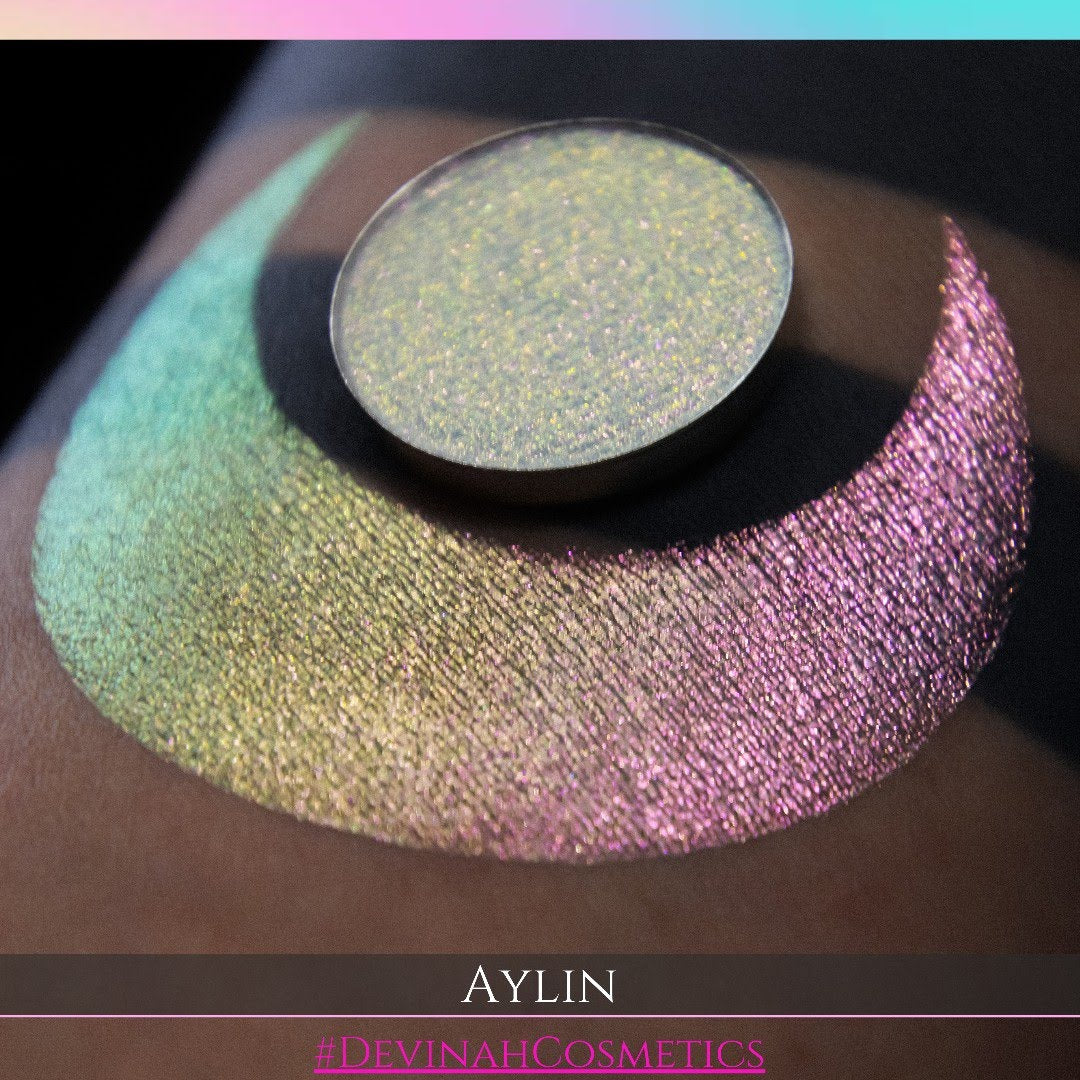 Aylin eyeshadow with reddish pink to goldish yellow to green multichrome 