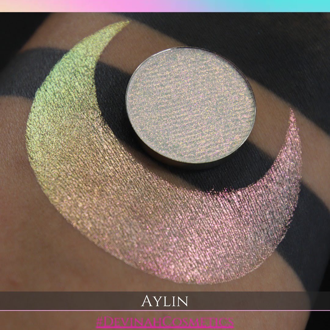 Aylin eyeshadow with reddish pink to goldish yellow to green multichrome 
