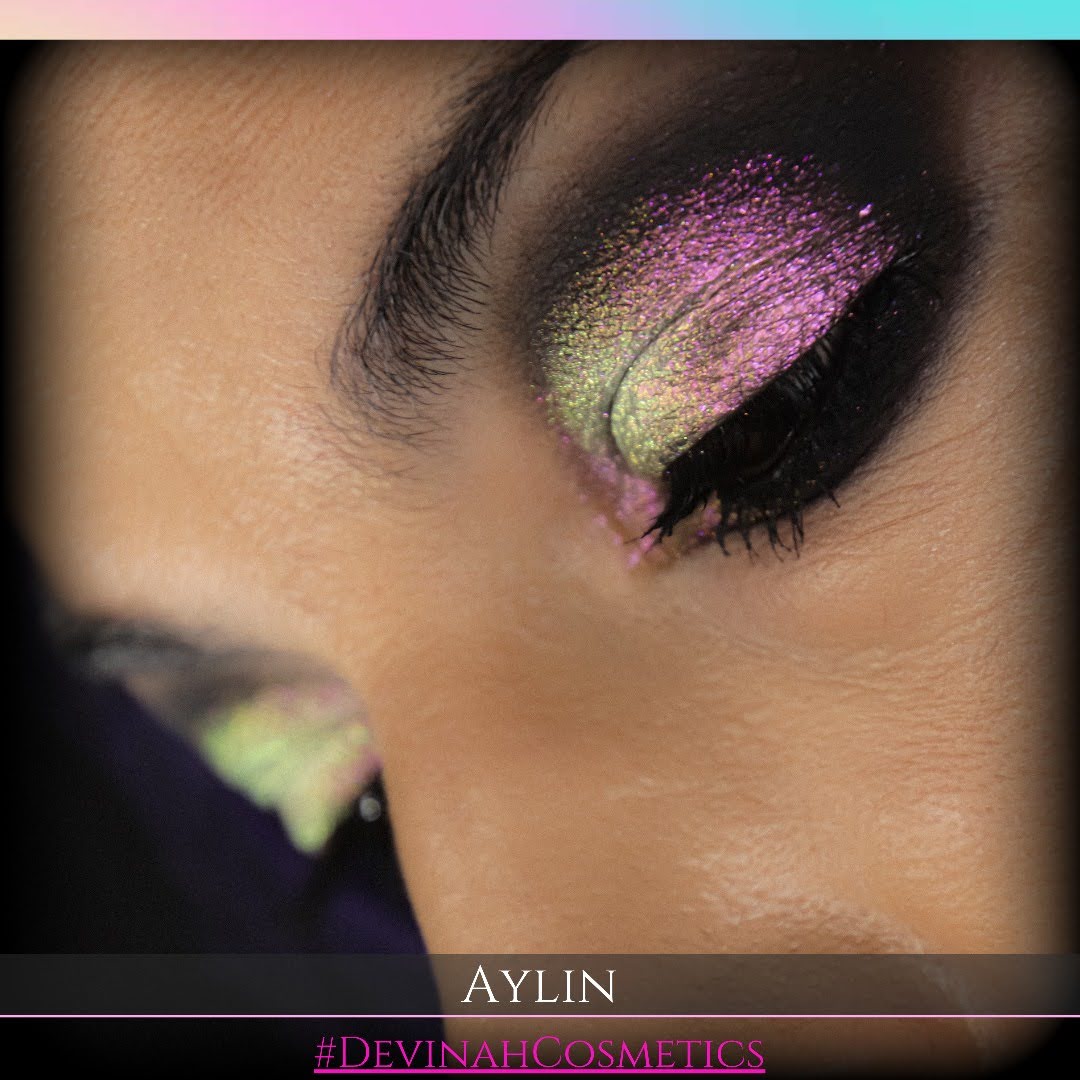 Aylin eyeshadow with reddish pink to goldish yellow to green multichrome 