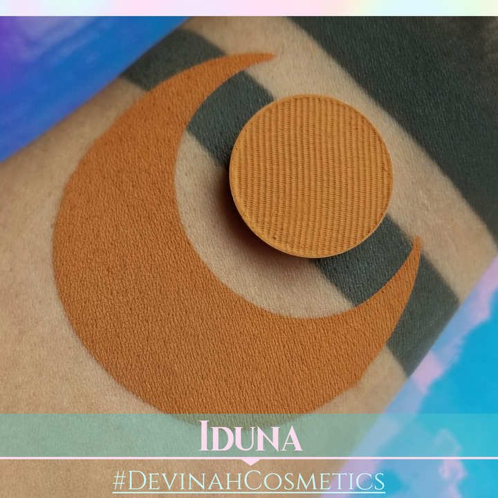 Cosmetic makeup eyeshadow product with 'Iduna' branding on a colorful background