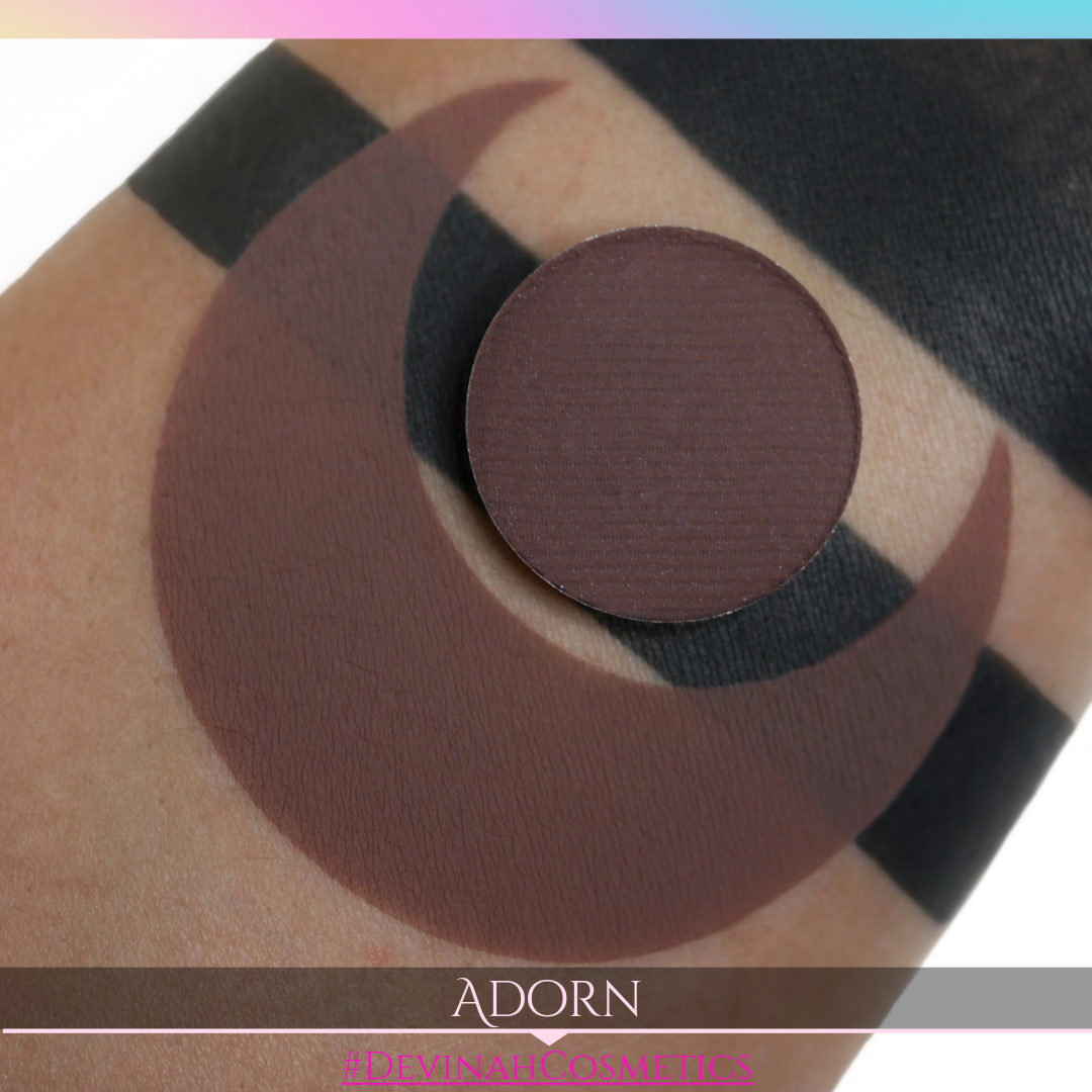 A red brown matte eyeshadow